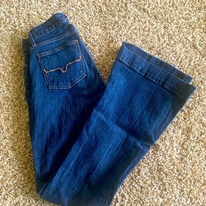 Brand new Kimes worn once. Size 00x30. Style is Jennifer.